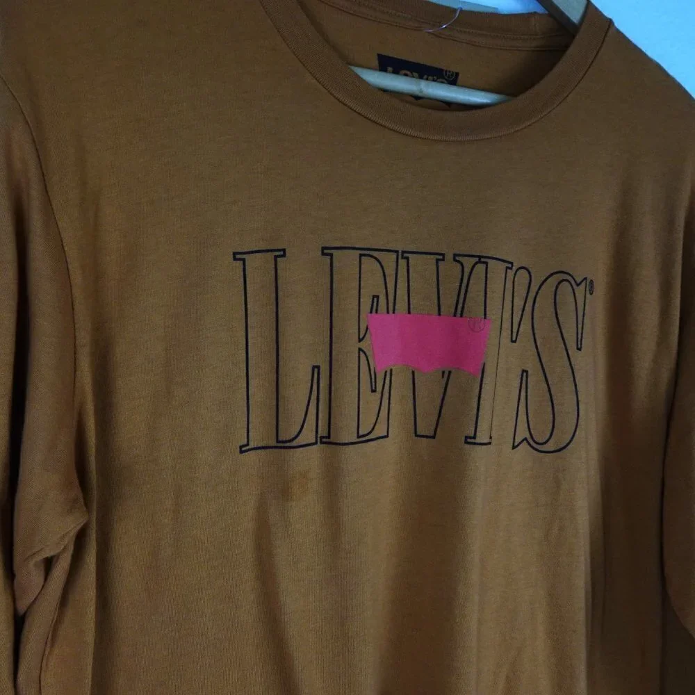 Levi's Long Sleeve T-Shirt Men's Size M Brown Spell Out Logo Flawed Read Descr